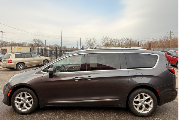 Untitled design (12) Chrysler Pacifica​